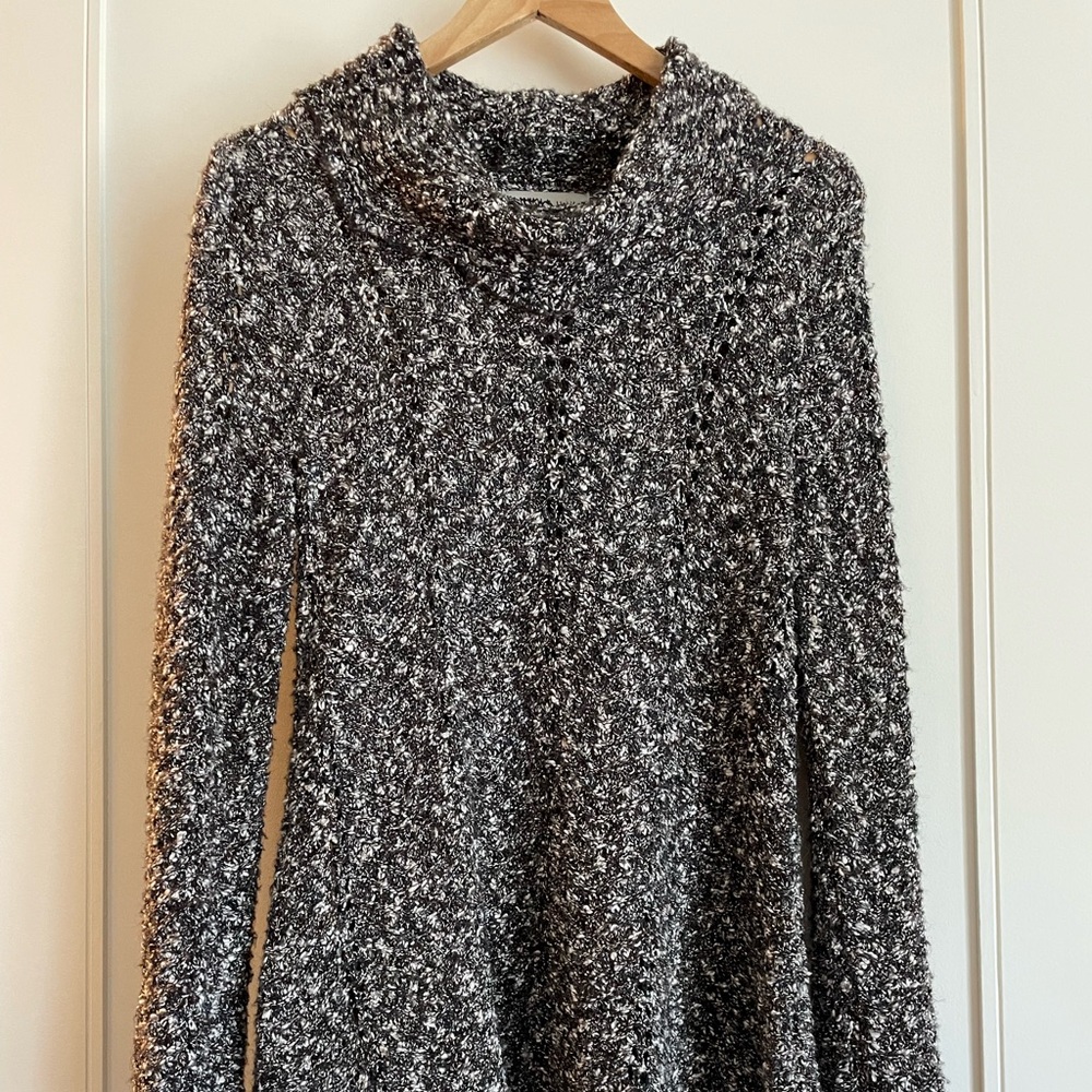 HABITAT CLOTHES TO LIVE IN: Black and White Knit Sweater, Size small.